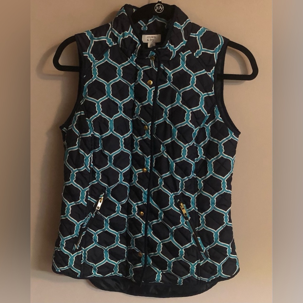 $8💙Bundled Crown & Ivy Puffer Vest Jacket